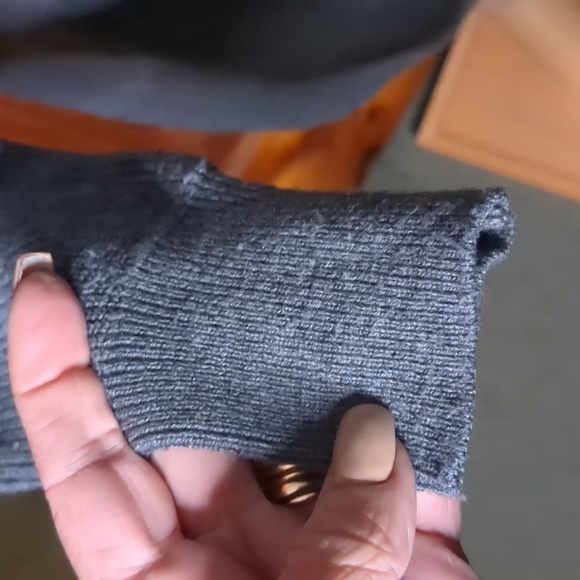 Real FUR collared long sleeve acrylic knit drop shoulder long sweater. - Picture 4 of 8